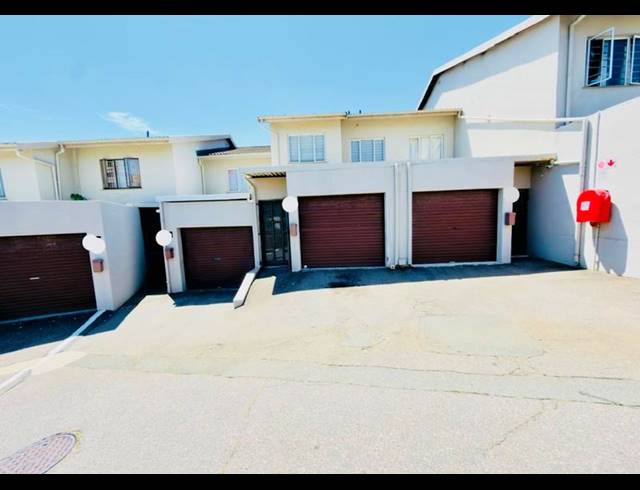 3 BEDROOM APARTMENT FOR SALE IN BRIGHTON BEACH